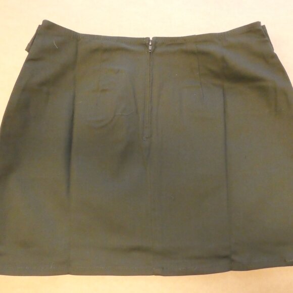 Venus Skirt with Pockets and buckle - Picture 5 of 9